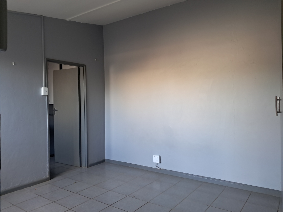 To Let 1 Bedroom Property for Rent in Humansdorp Eastern Cape